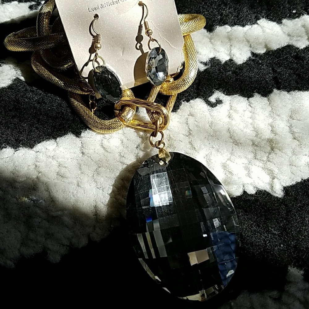 Nice bling necklace n earrings set